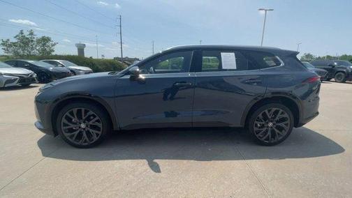 2025 Toyota Crown Signia LIMITED