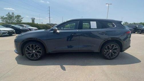 2025 Toyota Crown Signia LIMITED