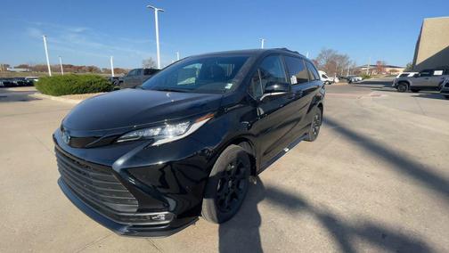 2025 Toyota Sienna Woodland Edition