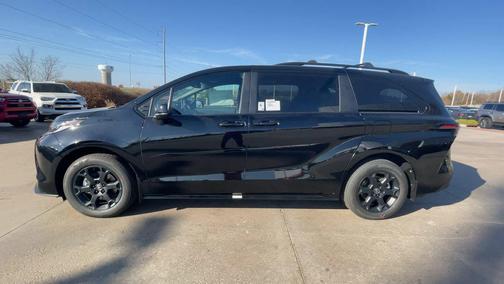 2025 Toyota Sienna Woodland Edition