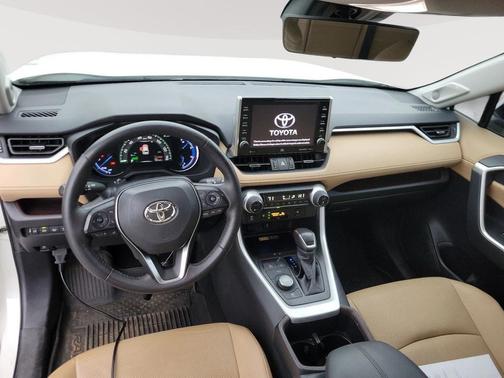Blizzard Pearl 2022 Toyota RAV4 Hybrid SE