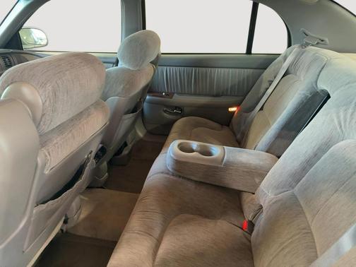 Bright White 1999 Buick Park Avenue Base