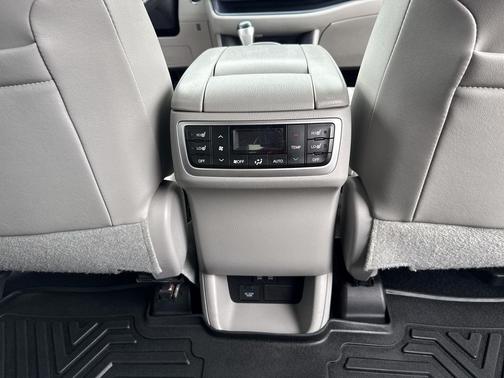 Midnight Black Metallic 2017 Toyota Highlander Limited Platinum