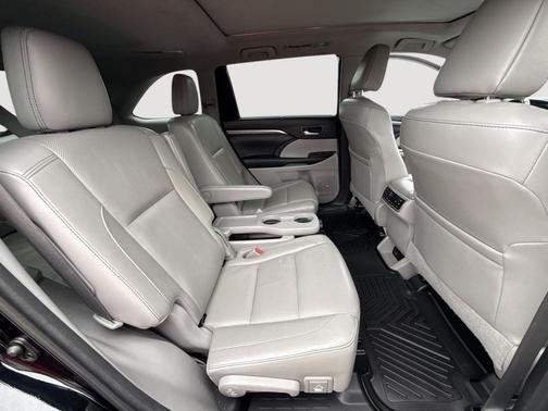 Midnight Black Metallic 2017 Toyota Highlander Limited Platinum