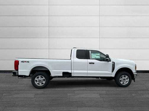 Oxford White 2026 Ford F-350 XLT