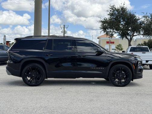Mosaic Black Metallic 2027 Chevrolet Traverse LT