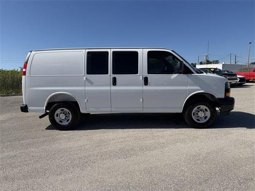 2025 Chevrolet Express 2500 RWD 2500 Regular Wheelbase WT