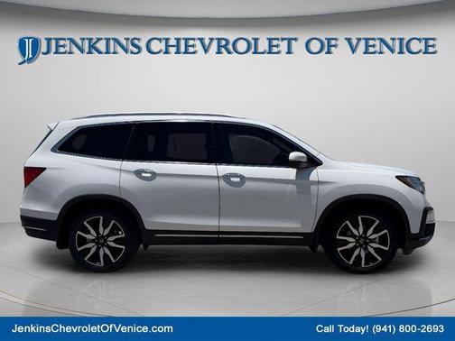 Platinum White Pearl 2022 Honda Pilot Touring 8-Passenger