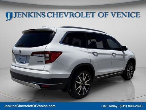 Platinum White Pearl 2022 Honda Pilot Touring 8-Passenger