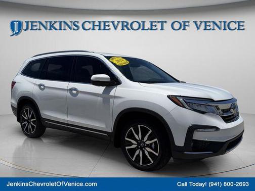 Platinum White Pearl 2022 Honda Pilot Touring 8-Passenger