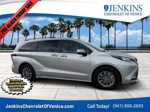 2021 Toyota Sienna XLE 8 Passenger