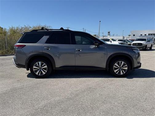 2023 Nissan Pathfinder SL FWD
