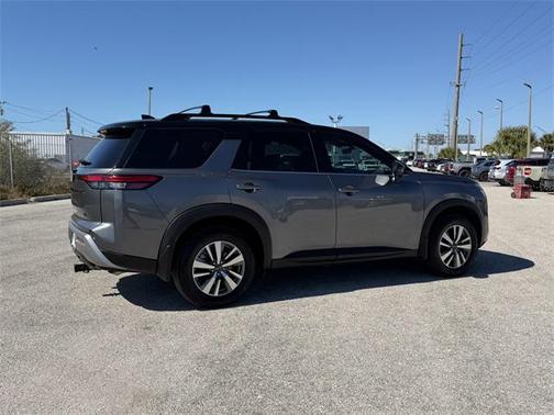 2023 Nissan Pathfinder SL FWD