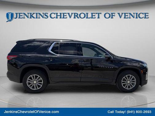 Mosaic Black Metallic 2023 Chevrolet Traverse LT Cloth