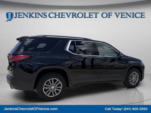 Mosaic Black Metallic 2023 Chevrolet Traverse LT Cloth