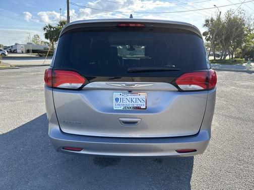 2020 Chrysler Voyager LXI