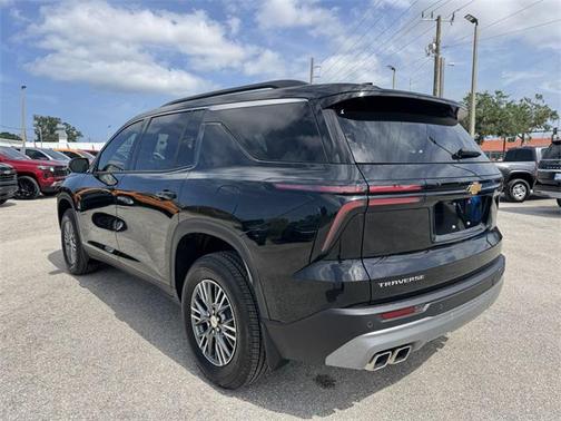 2025 Chevrolet Traverse LT