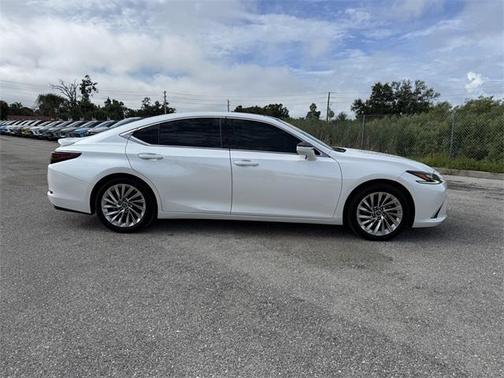 2022 Lexus ES 350 Ultra Luxury