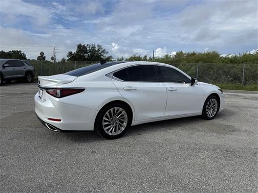 2022 Lexus ES 350 Ultra Luxury
