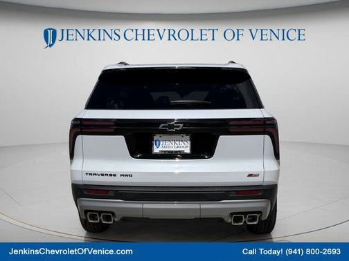 Polar White Tricoat 2026 Chevrolet Traverse AWD Z71