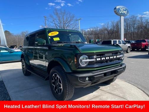 ERUPTION GREEN METALLIC 2025 Ford Bronco OUTER BANKS