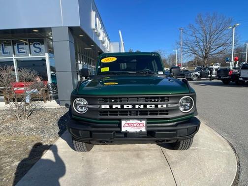 ERUPTION GREEN METALLIC 2025 Ford Bronco BIG BEND