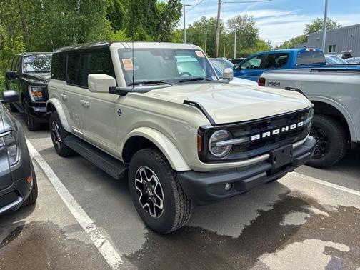 DESERT SAND 2025 Ford Bronco OUTER BANKS
