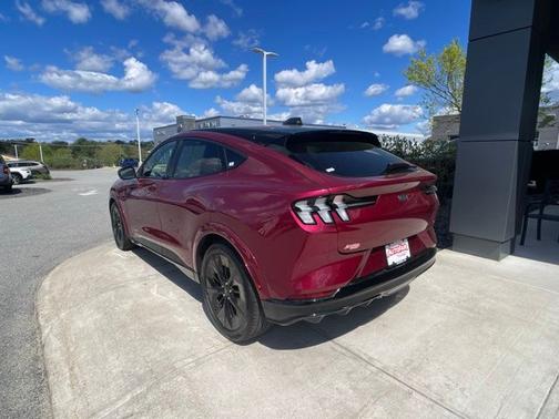 MOLTEN MAGENTA TINTED CC 2025 Ford Mustang Mach-E GT