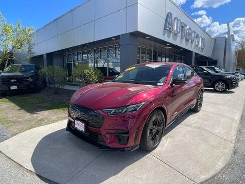 MOLTEN MAGENTA TINTED CC 2025 Ford Mustang Mach-E GT