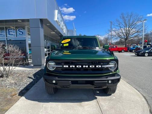 ERUPTION GREEN METALLIC 2025 Ford Bronco OUTER BANKS