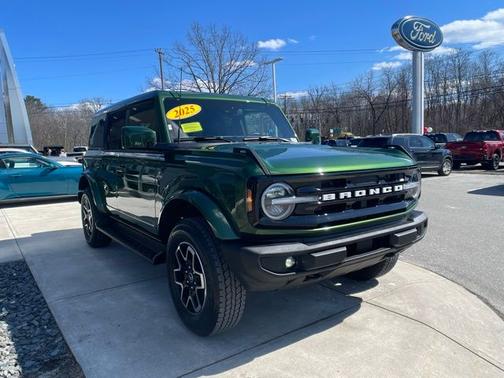 ERUPTION GREEN METALLIC 2025 Ford Bronco OUTER BANKS