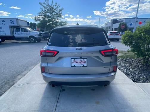 ICONIC SILVER METALLIC 2023 Ford Escape ST-LINE