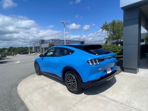 2024 Ford Mustang Mach-E PREMIUM