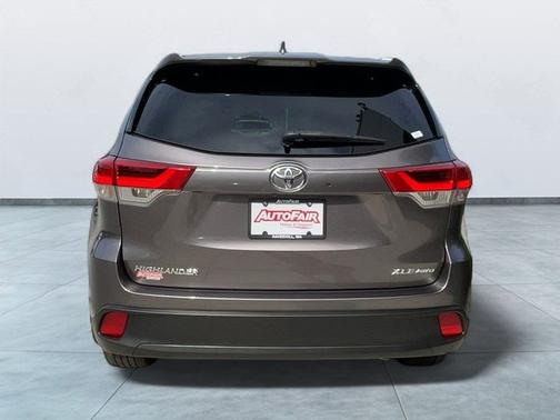Predawn Gray Mica 2019 Toyota Highlander XLE