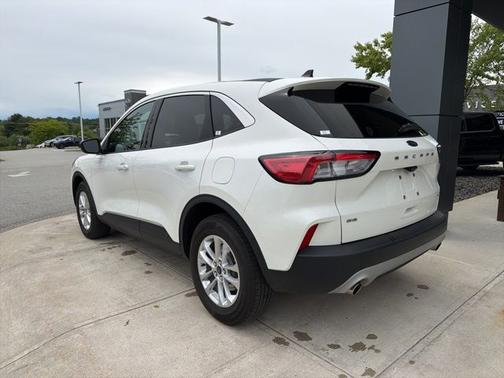 STAR WHITE METALLIC TRI-COA 2022 Ford Escape SE