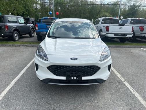 STAR WHITE METALLIC TRI-COA 2022 Ford Escape SE