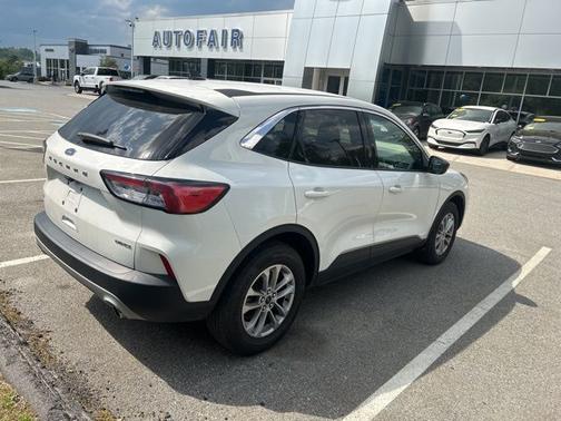 STAR WHITE METALLIC TRI-COA 2022 Ford Escape SE