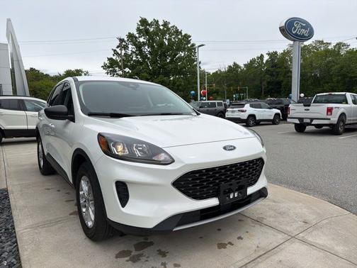 STAR WHITE METALLIC TRI-COA 2022 Ford Escape SE