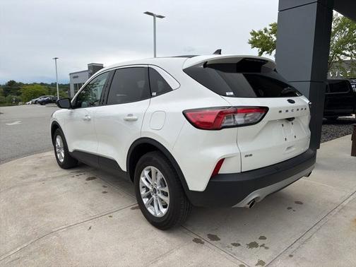 STAR WHITE METALLIC TRI-COA 2022 Ford Escape SE