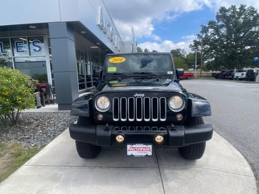 2016 Jeep Wrangler Unlimited SAHARA