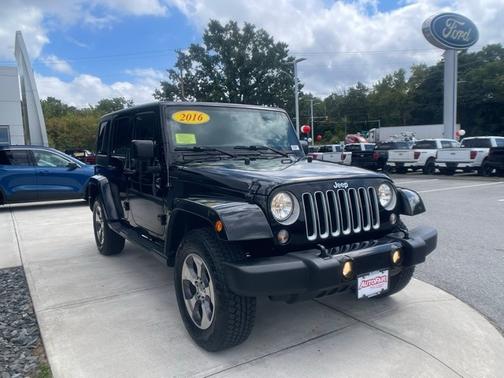 2016 Jeep Wrangler Unlimited SAHARA