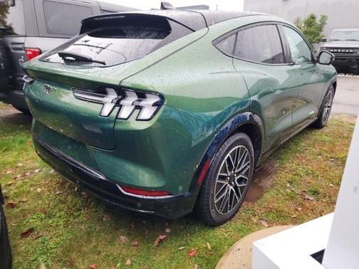 2024 Ford Mustang Mach-E PREMIUM