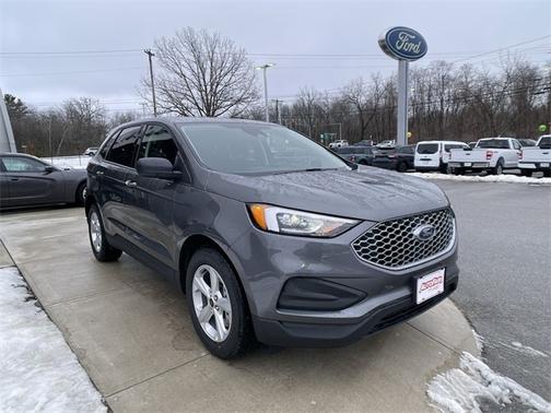2023 Ford Edge SE