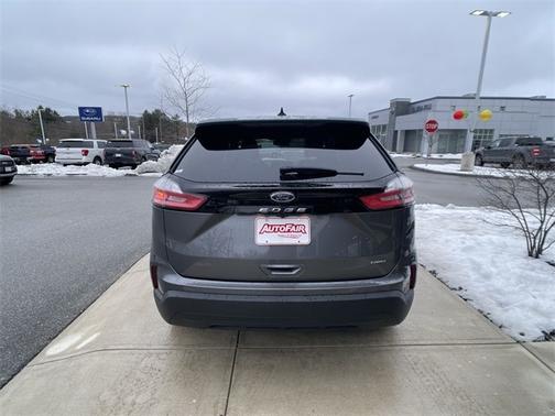 2023 Ford Edge SE