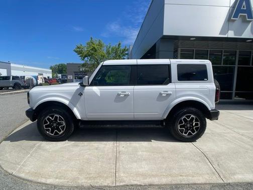 OXFORD WHITE 2025 Ford Bronco OUTER BANKS