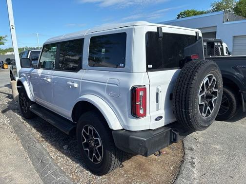 OXFORD WHITE 2025 Ford Bronco OUTER BANKS