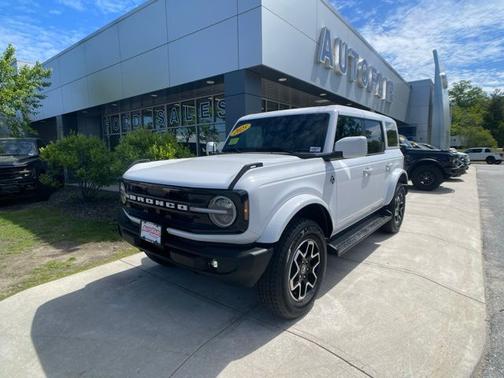 OXFORD WHITE 2025 Ford Bronco OUTER BANKS