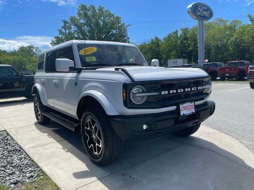 OXFORD WHITE 2025 Ford Bronco OUTER BANKS