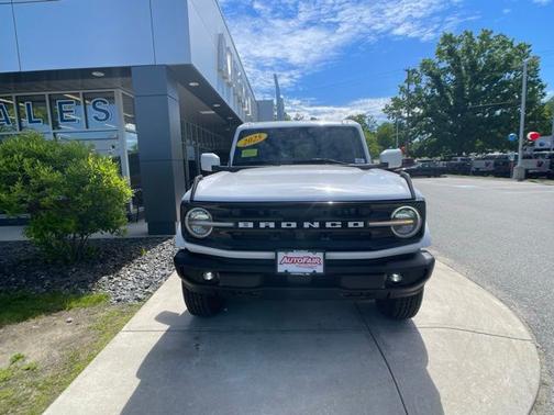 OXFORD WHITE 2025 Ford Bronco OUTER BANKS