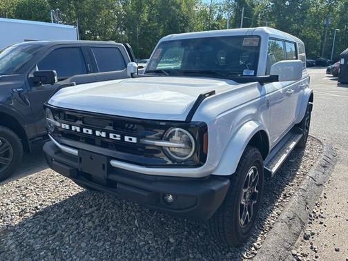 OXFORD WHITE 2025 Ford Bronco OUTER BANKS